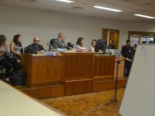 Promotor José Olavo dos Passos (E) atuou no júri