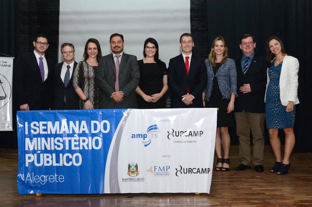 Dornelles e Dallazen com participantes do evento