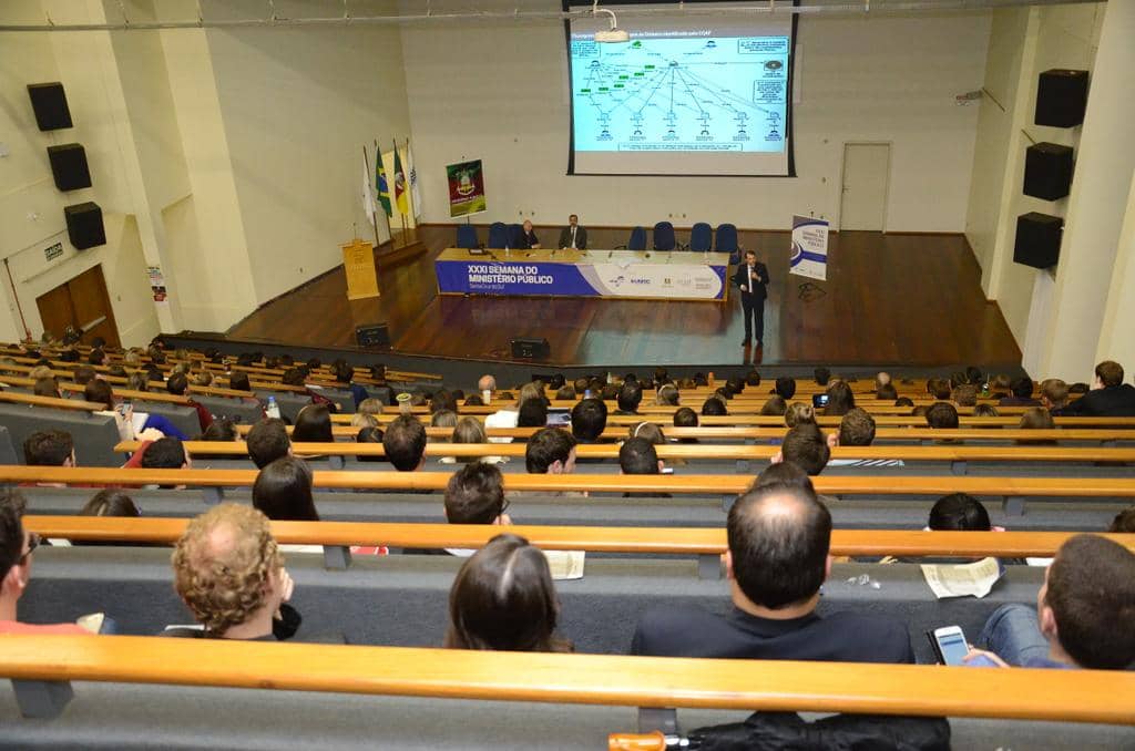 Lavagem de dinheiro foi tema da palestra de abertura