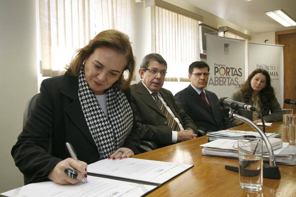 PGJ assina termo em Caxias do Sul