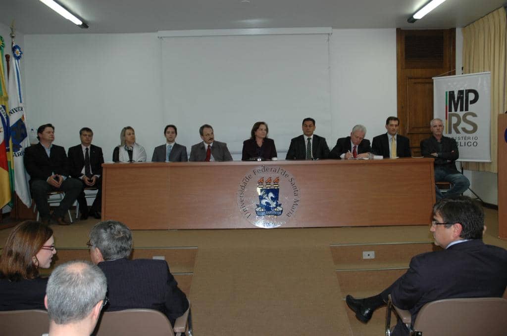 A mesa de honra do evento em Santa Maria