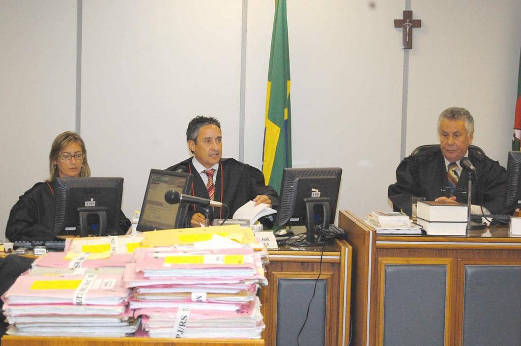 Procurador Duran (centro) participou da sessão