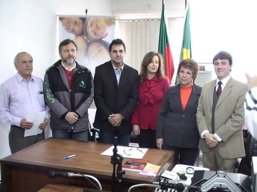 Documentos foram assinados nesta terça-feira, na sala de audiências da 1ª Vara Cível de Lajeado