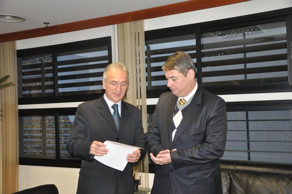 Presidente do TJ recebeu ofício das mãos de Veiga