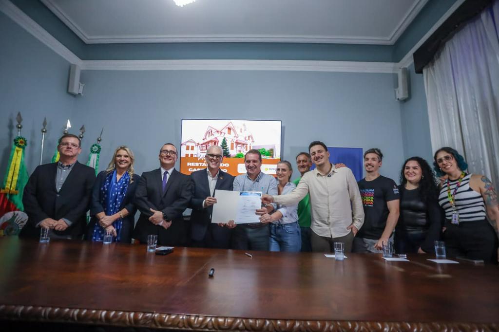 Erechim: por meio do FRBL, MPRS formaliza repasse de recursos para restauração do Castelinho