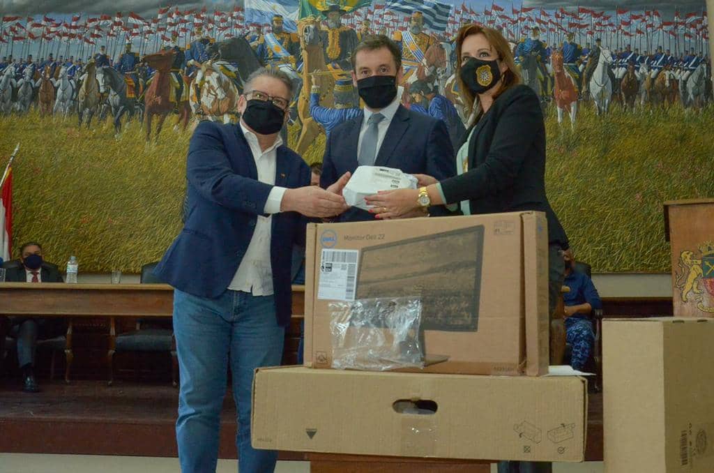 Um computador, cinco HDs externos e um software foram entregues à Polícia nesta terça-feira, 29