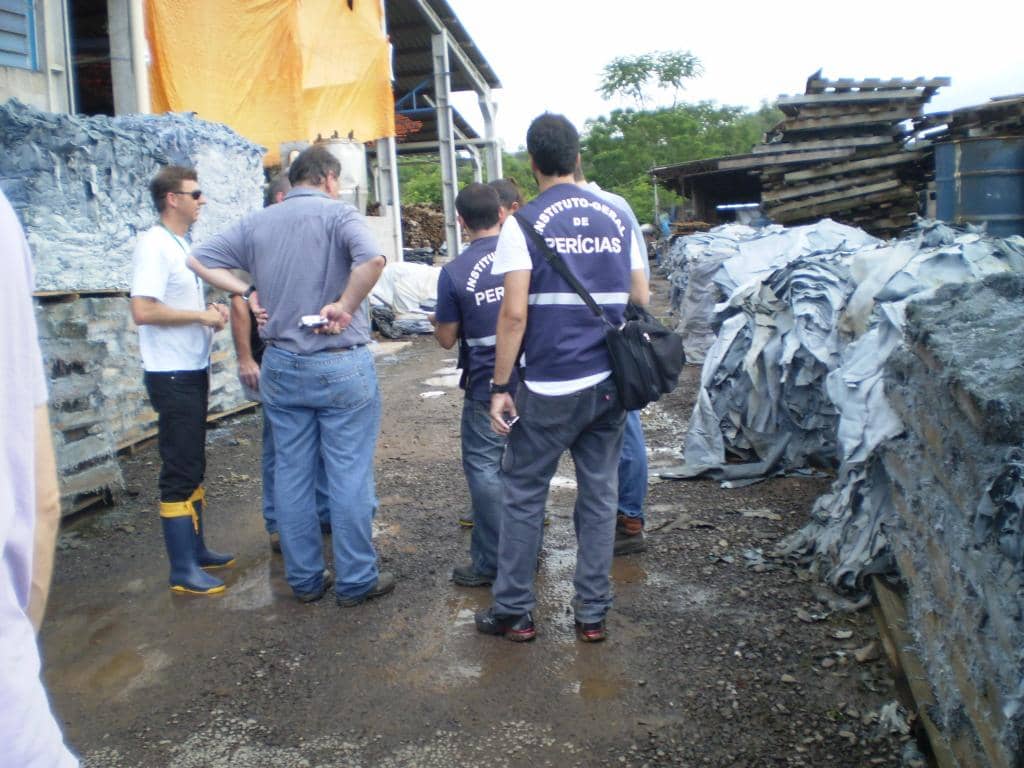 Martini, à esquerda, com outras autoridades, durante a Operação