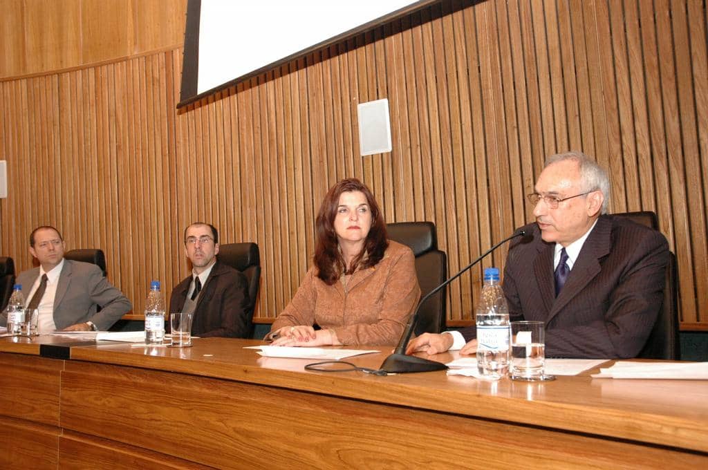 Mesa de abertura do evento