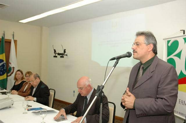 João Marcos Adede Y Castro fala durante o evento