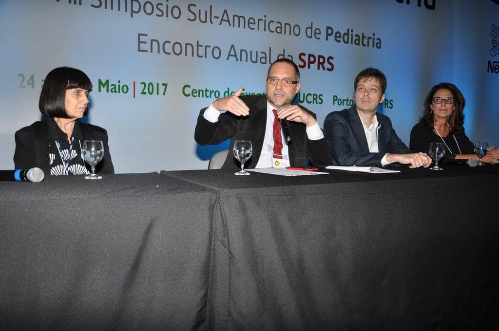 Procuradora Maria Regina Fay de Azambuja (E) foi uma das palestrantes do evento...