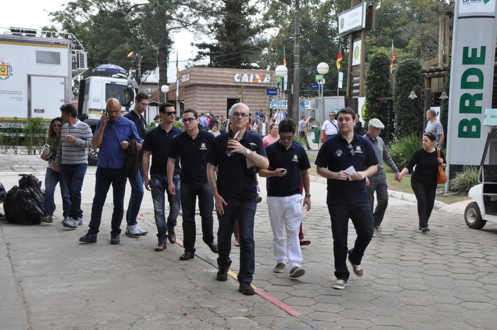Promotores andaram pelo Parque de Exposições Assis Brasil...