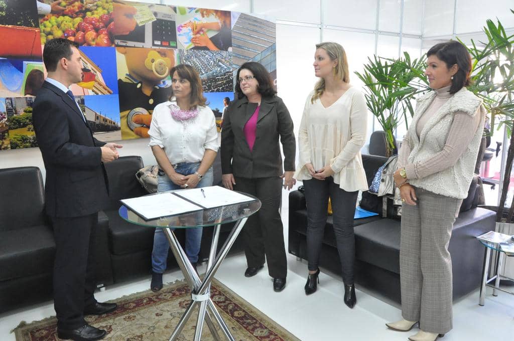 Assinatura ocorreu no estande do MP na Expointer