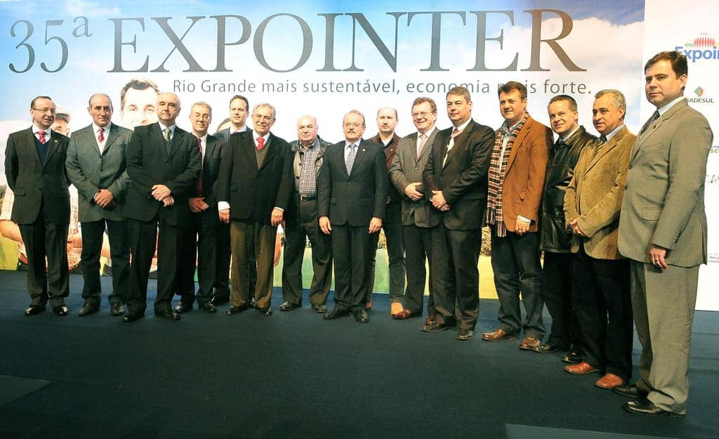 Procurador-Geral com demais autoridades na foto oficial do evento