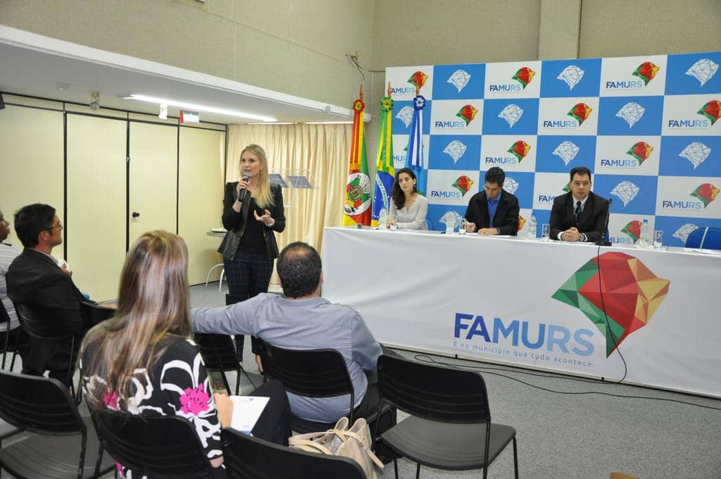 Débora Menegat proferiu palestra no evento