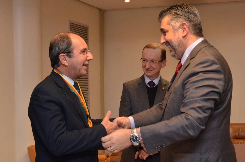 Victor Hugo Palmeiro de Azevedo Neto recebeu a medalha de Geraldo Da Camino