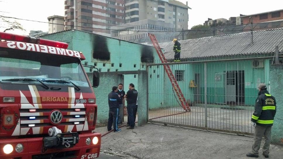 Bombeiros interditaram albergue após incêndio