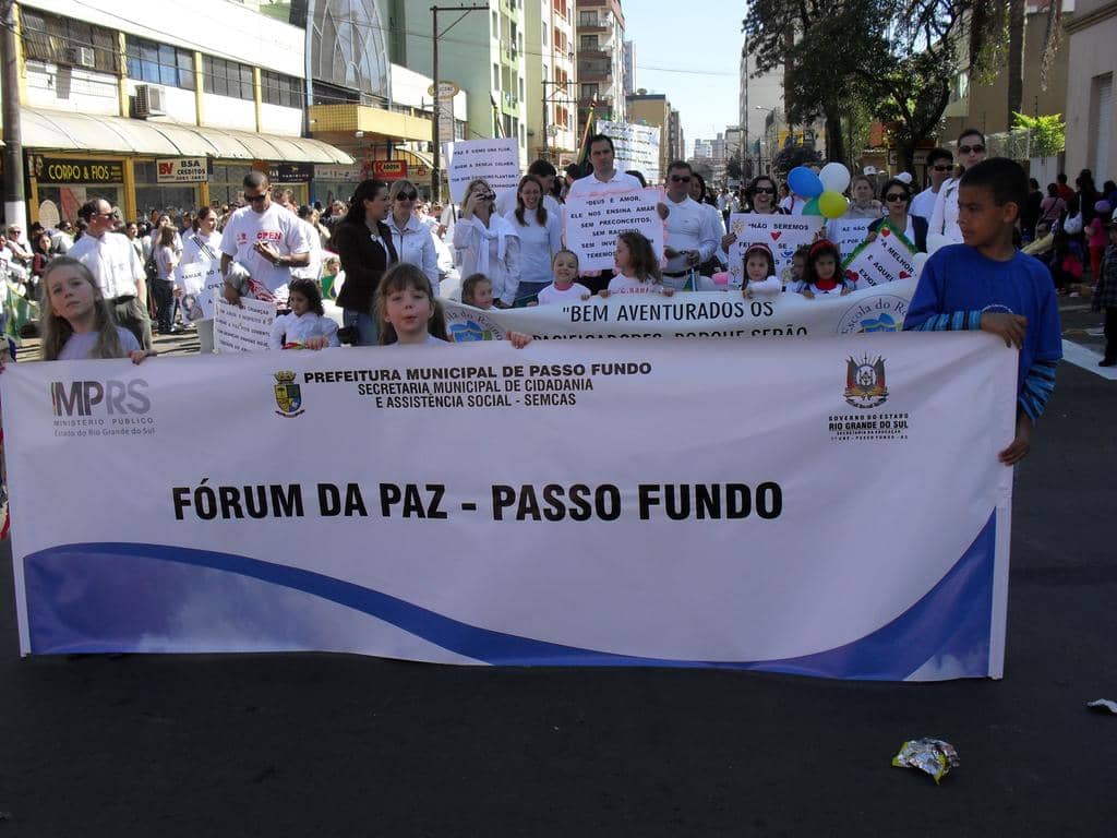 Desfile promovido pelo Fórum da Paz,  em setembro, mobilizou estudantes