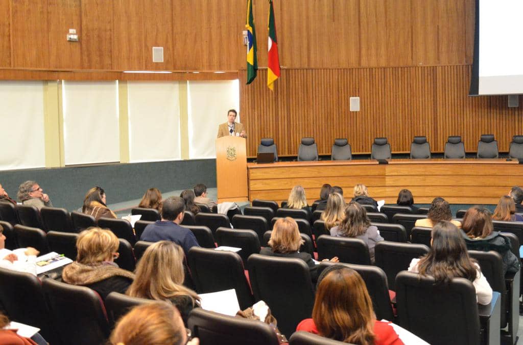 Reunião do Fórum foi realizada no Auditório Mondercil Paulo de Moraes