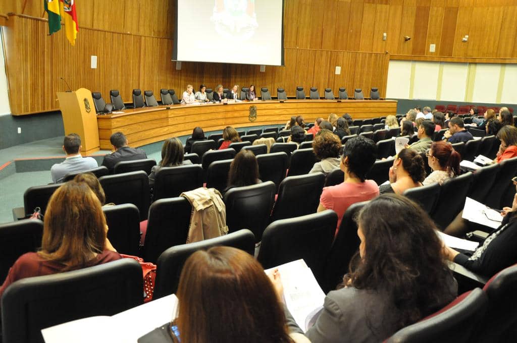 Fórum do Álcool foi realizado no Auditório Mondercil Paulo de Moraes