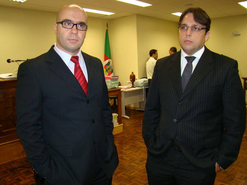 Os promotores Valdoir Bernardi de Farias e Leonardo Giardin de Souza atuaram no caso