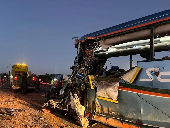 Pelotas: MPRS denuncia motorista de caminhão envolvido em acidente com ônibus na BR-116 por 11 homicídios culposos e sete lesões corporais culposas 