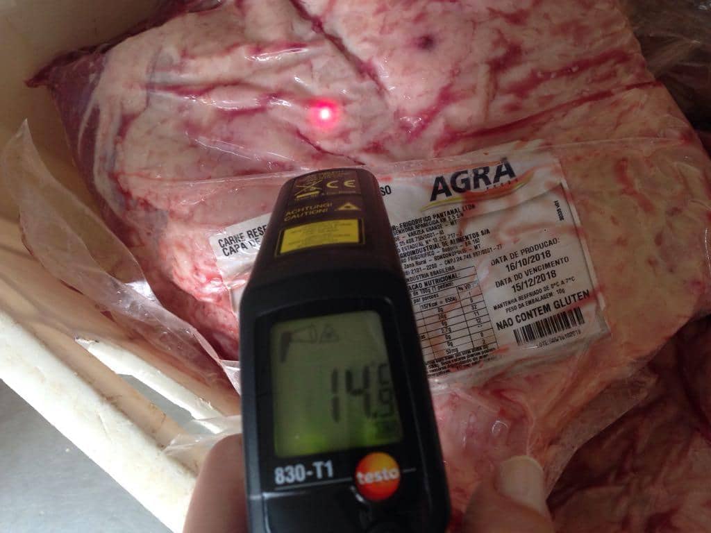 Carne mantida em temperatura inadequada foi flagrada pela ação