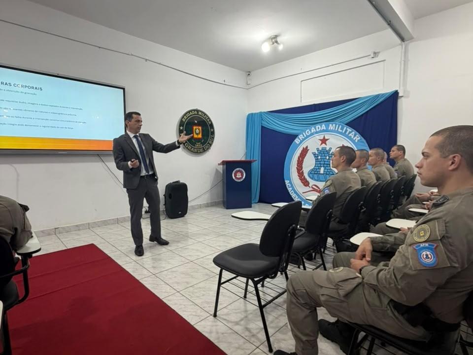 Porto Alegre: MPRS apresenta o Grupo de Atuação Especial da Segurança Pública a oficiais da BM