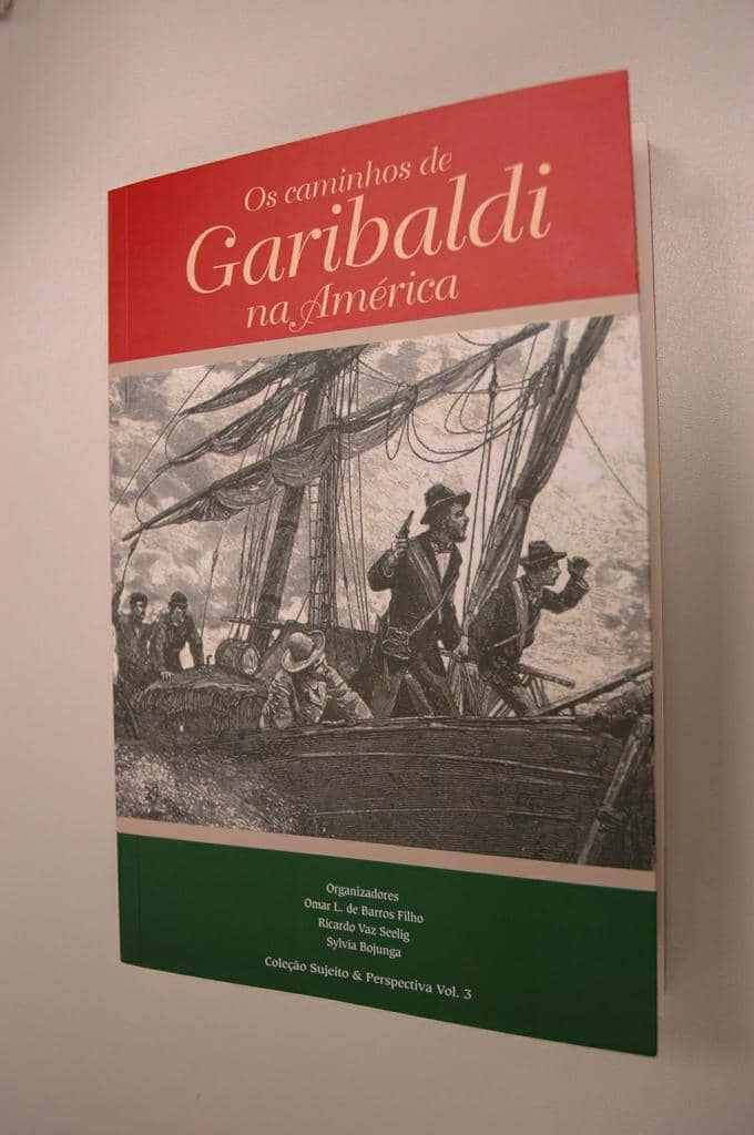 Exemplar do livro "Os Caminhos de Garibaldi na América”