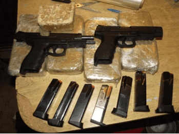 Armas,...
