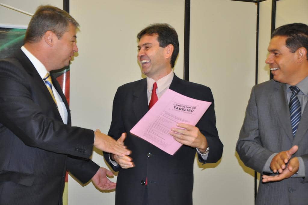 Veiga passou escritura de doação para o Promotor Schenato