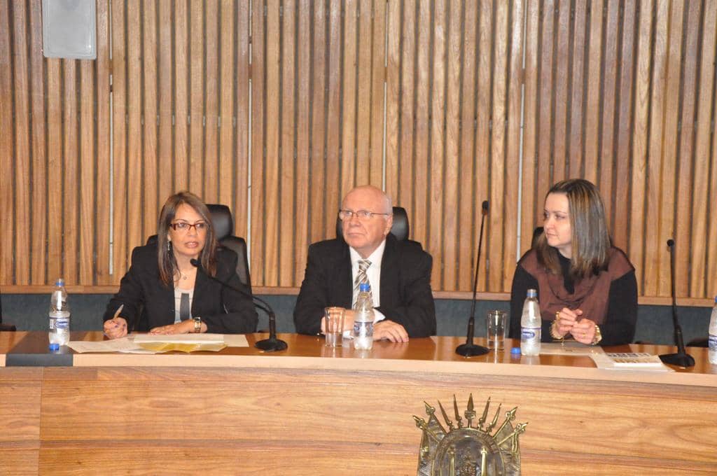 Gislaine Rossi Luckmann, à direita, representou o MP ...  