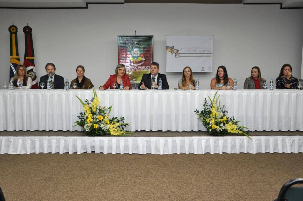 Eduardo de Lima Veiga com demais autoridades na mesa oficial de abertura