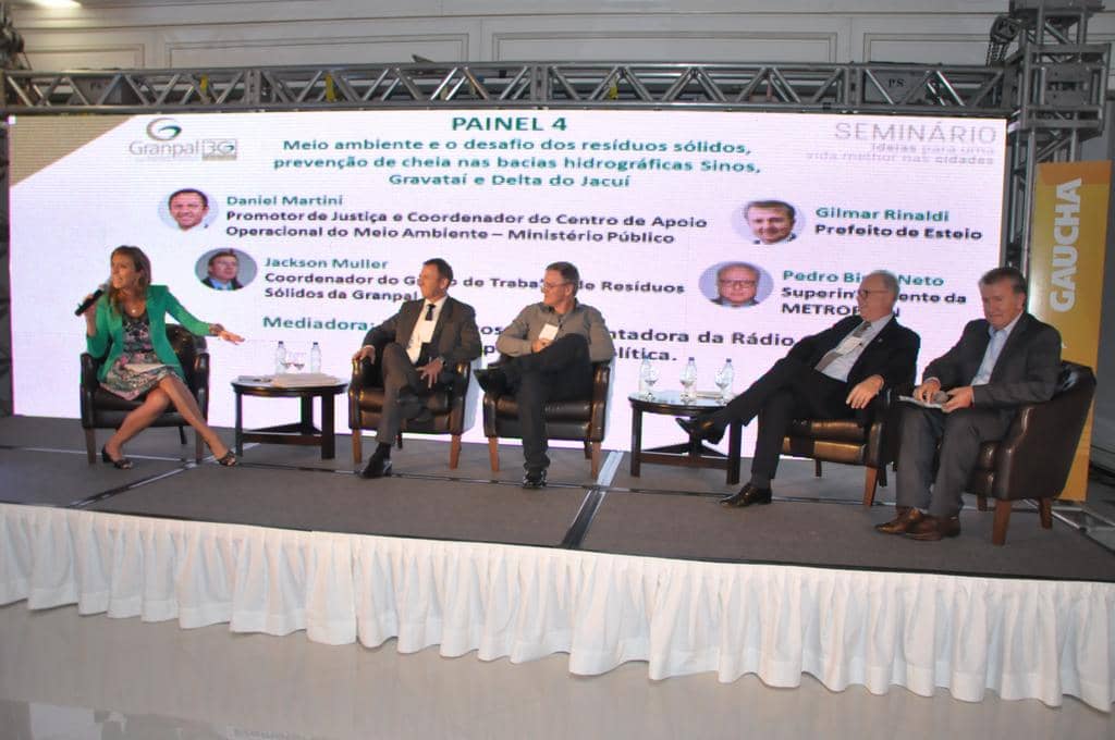 Painel foi mediado pela Jornalista Kelly Matos (E)
