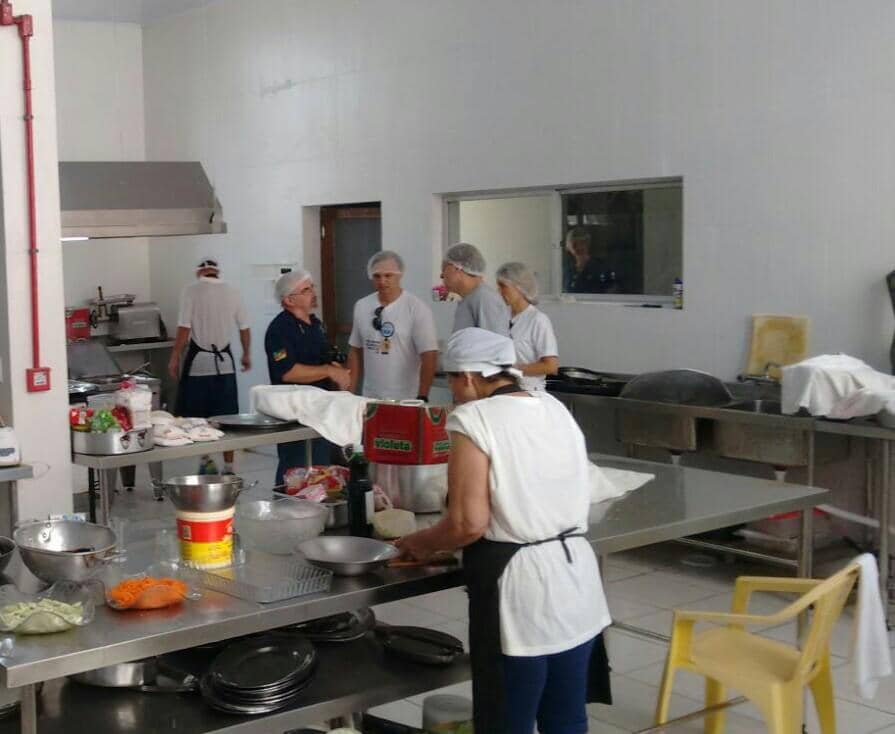 Agentes entraram na cozinha do Hotel Beira Mar...