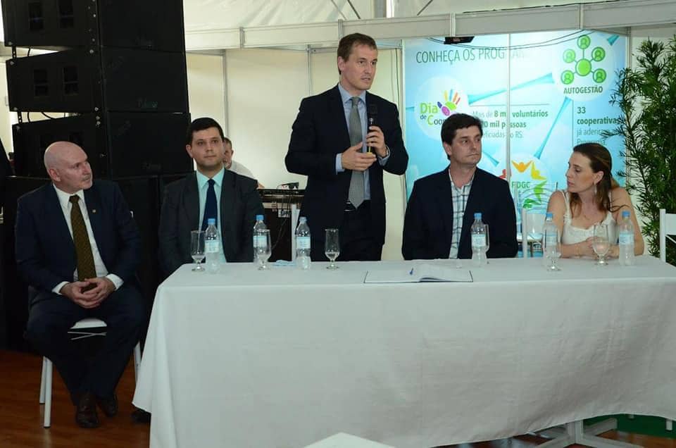 PGJ fala sobre a importância da união de esforços das instituições em reunião com prefeitos