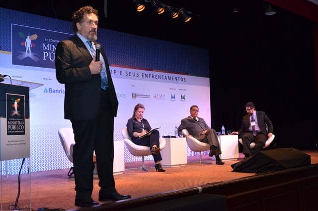João Batista Saraiva durante 1º painel da tarde...