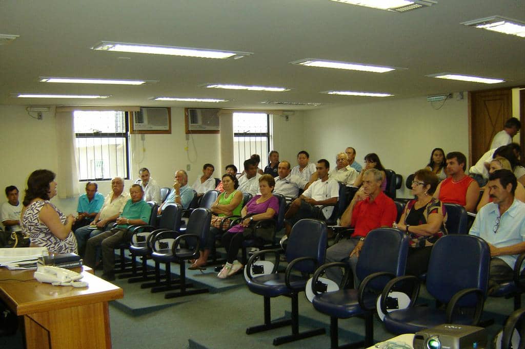 Promotora Diolinda Hannusch fala aos participantes