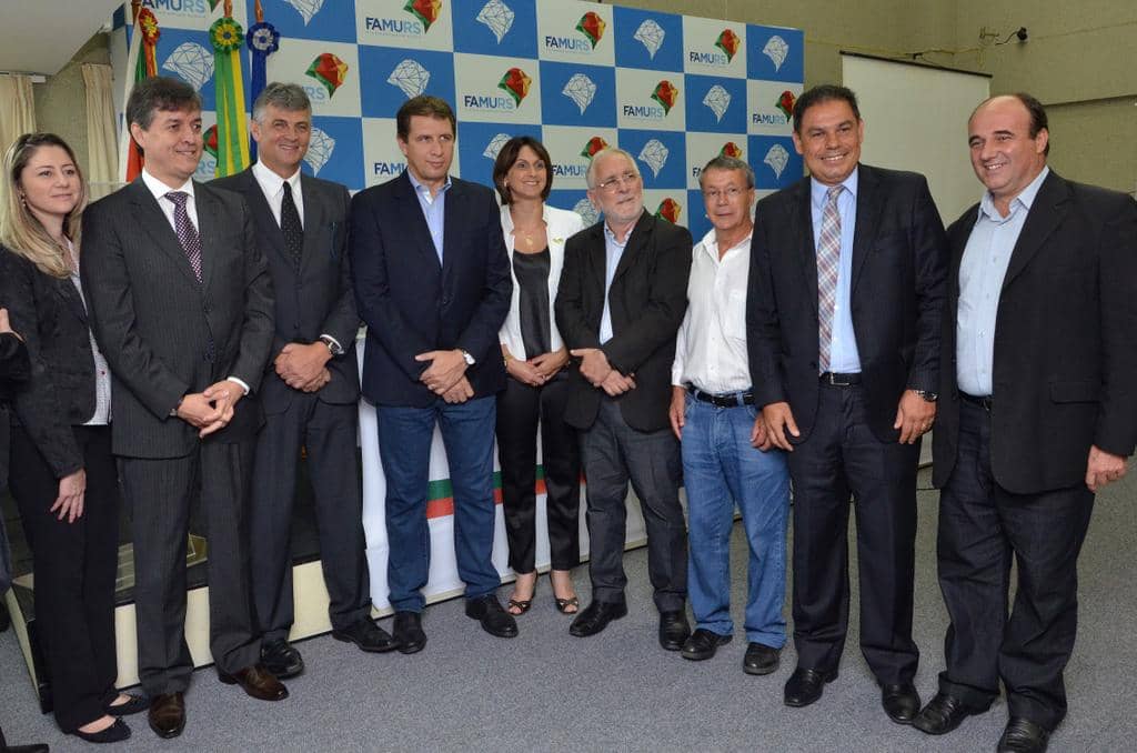 Autoridades durante foto oficial do evento