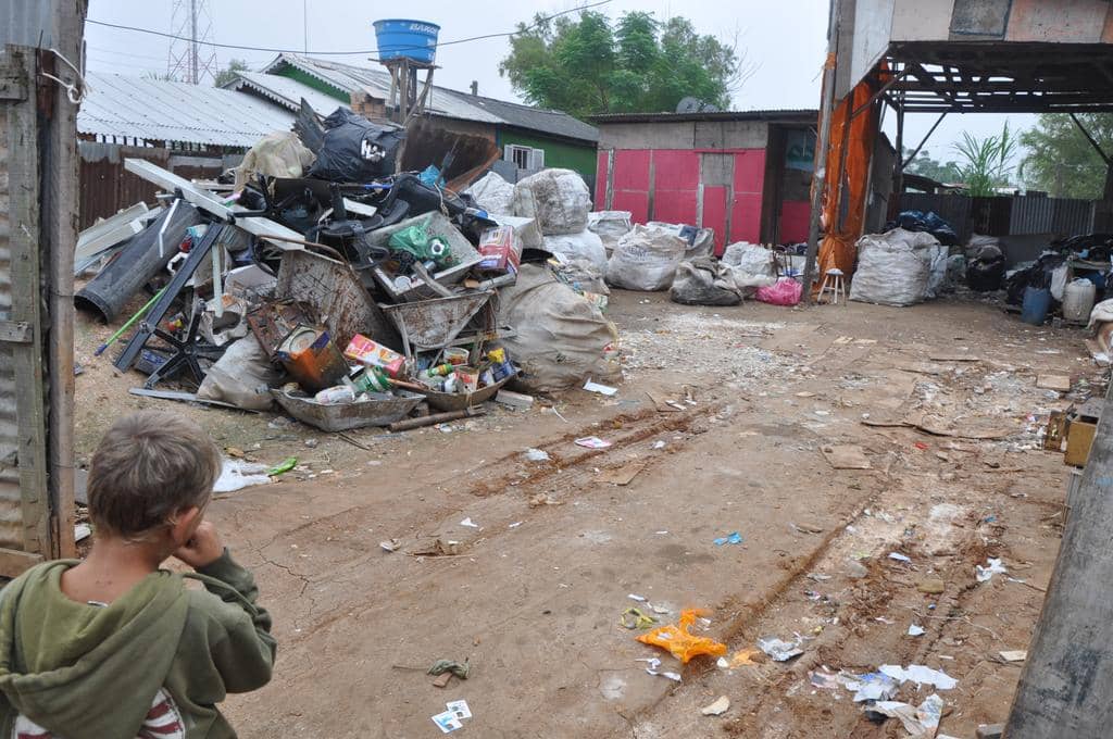 Local tem foco de exploração infantil na reciclagem
