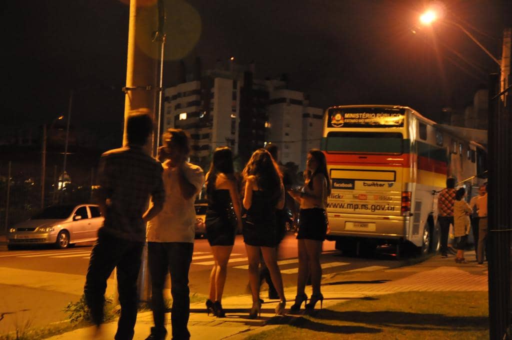 Ônibus do MP auxiliou na ação educativa junto aos jovens