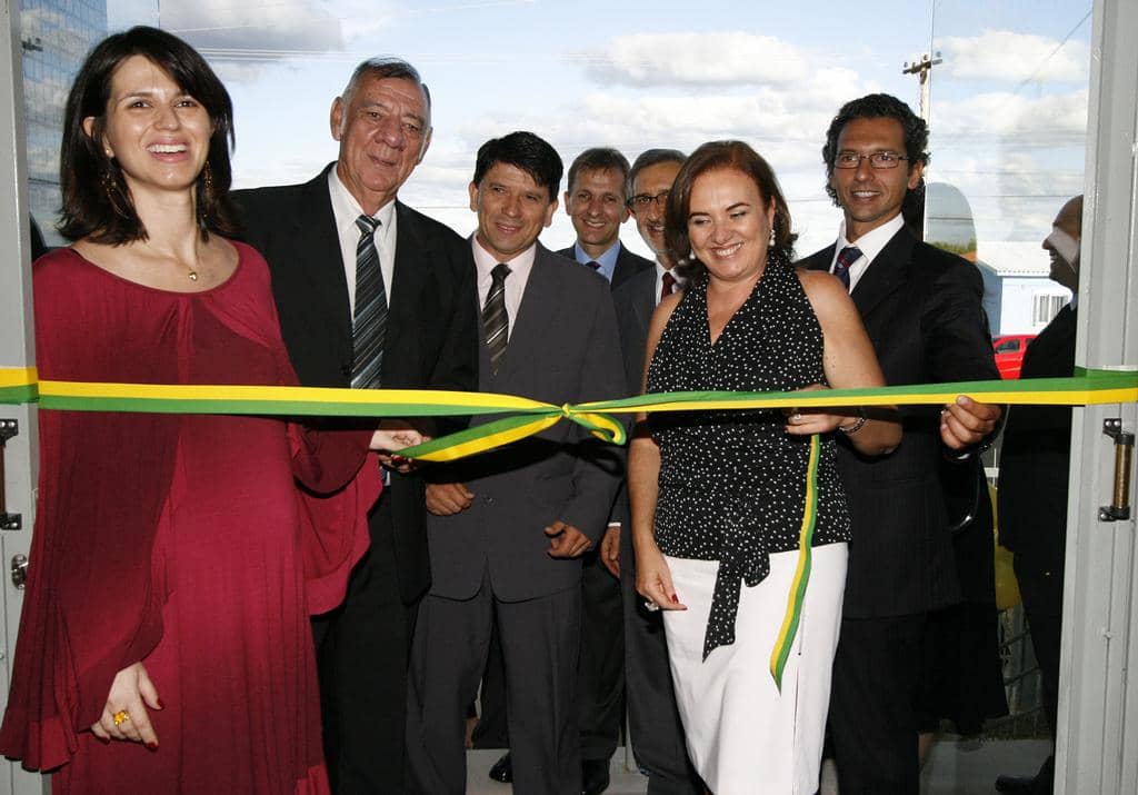 Promotora Brenusa Corleta (E) e Procuradora-Geral desenlaçam fita inaugural