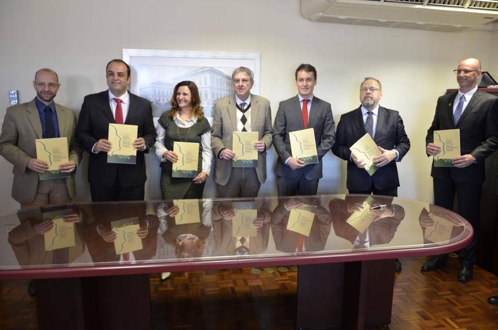 Cartilha contendo fluxo de atendimento foi apresentada