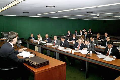 Interessados na nova Lei de Responsabilidade Territorial na Câmara [foto: www.irib.org.br]