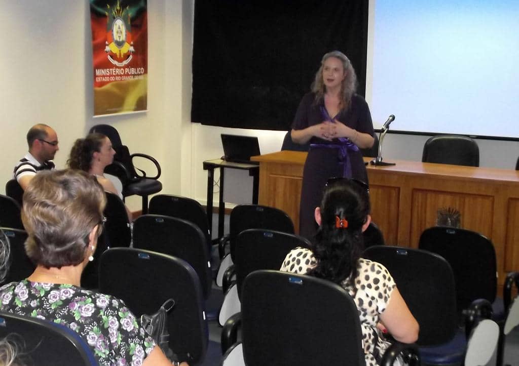 Ivana Battaglin participou da primeira reunião...