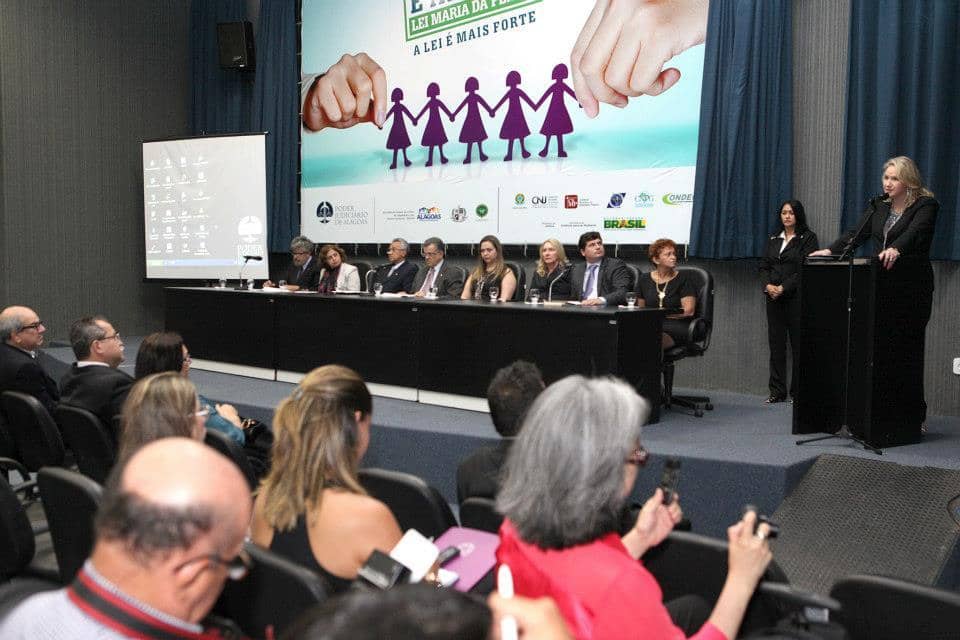 Ivana: "A ideia é fazer uma nova escola para ‘desvirar’ esse mundo que anda de pernas pro ar"