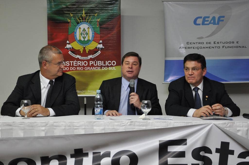 Ivory Coelho Neto apresentou os palestrantes