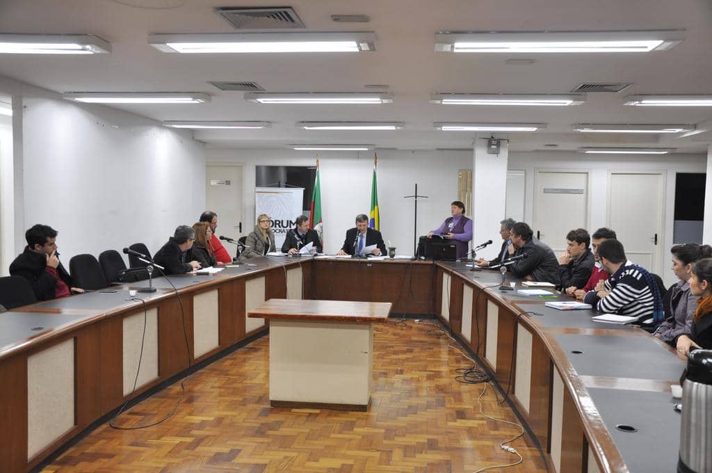 Reunião aconteceu na sala do Fórum Democrárico, na AL