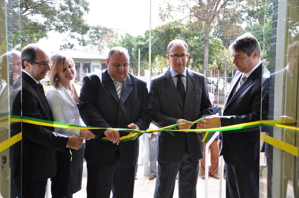 O desenlace da fita inaugural da sede do MP