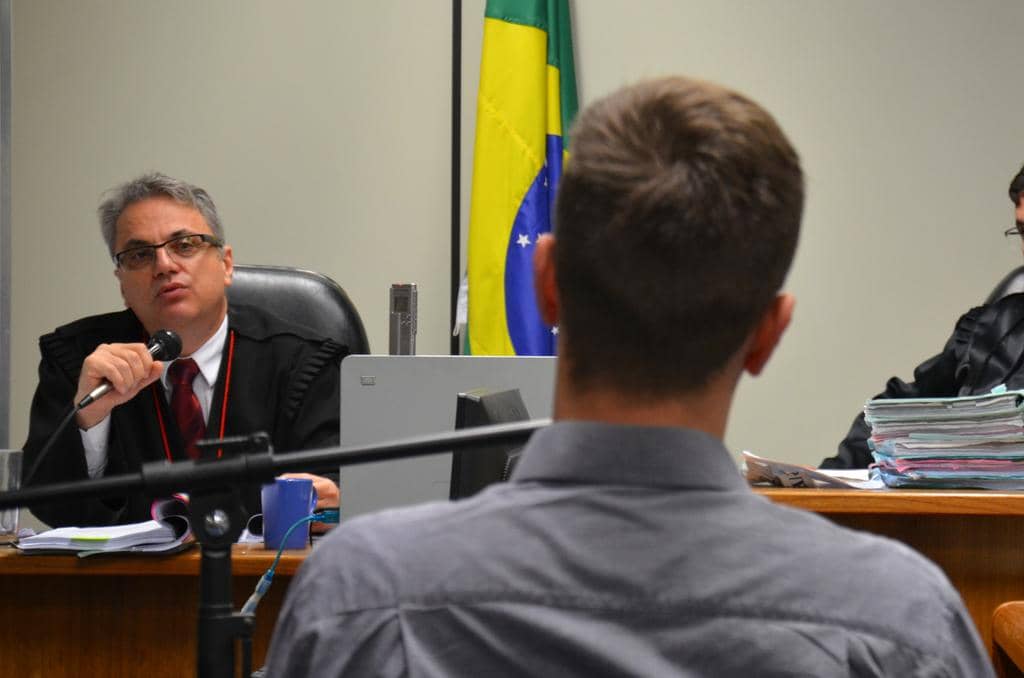 Promotor André Gonçalves Martinez durante inquirição do réu