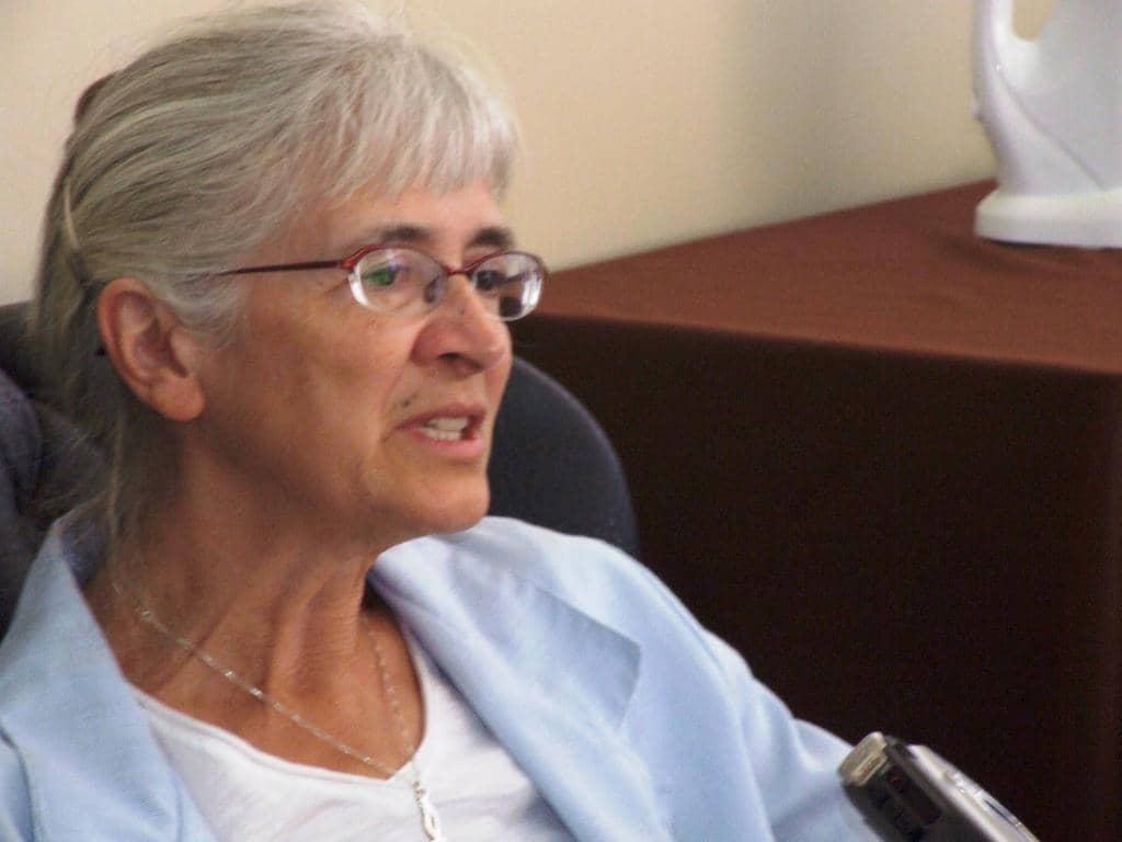 Kay Pranis trabalha com Círculos de Construção da Paz
